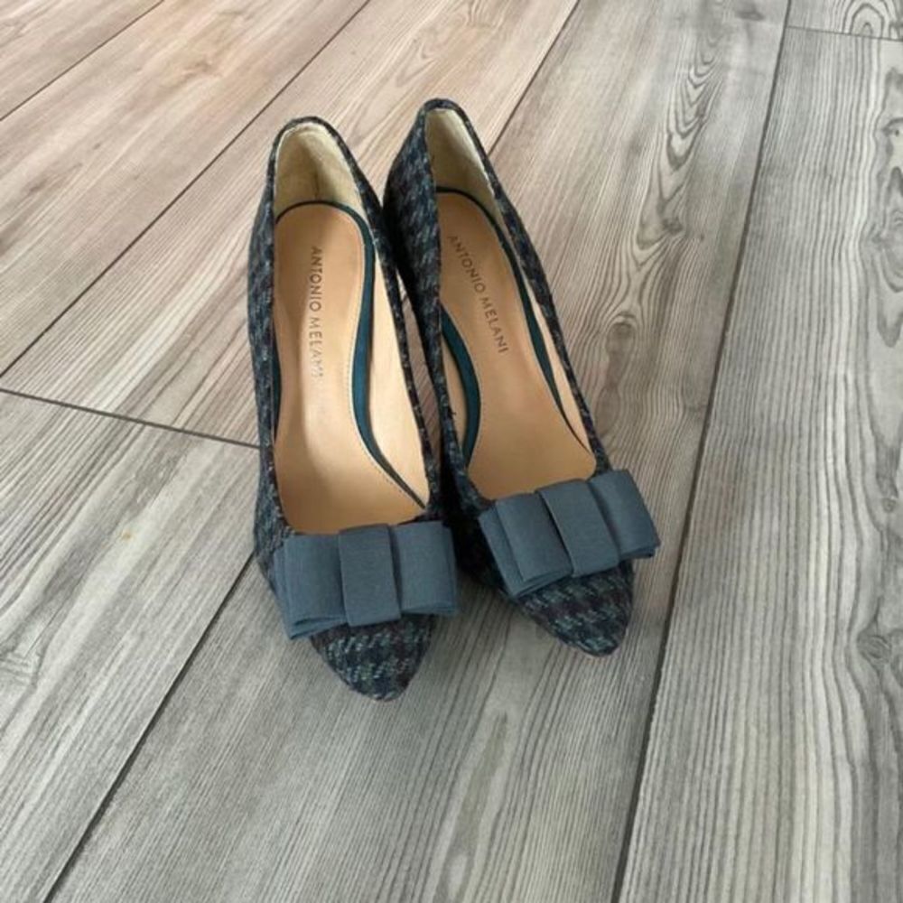 Caylee Blue Wool Pointed Toe Bow Heel Shoes‎
